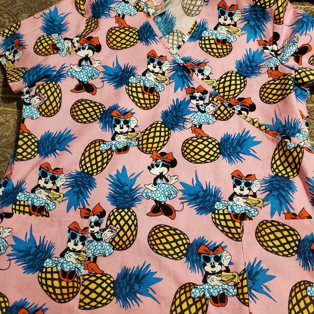 Scrub tops - Picture 3 of 4